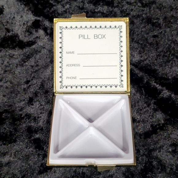 New Condition Vintage Floral Pattern and Gold Color Pill Box - Picture 4 of 5